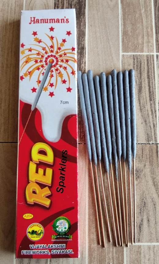 7 Cm RED SPARKLERS